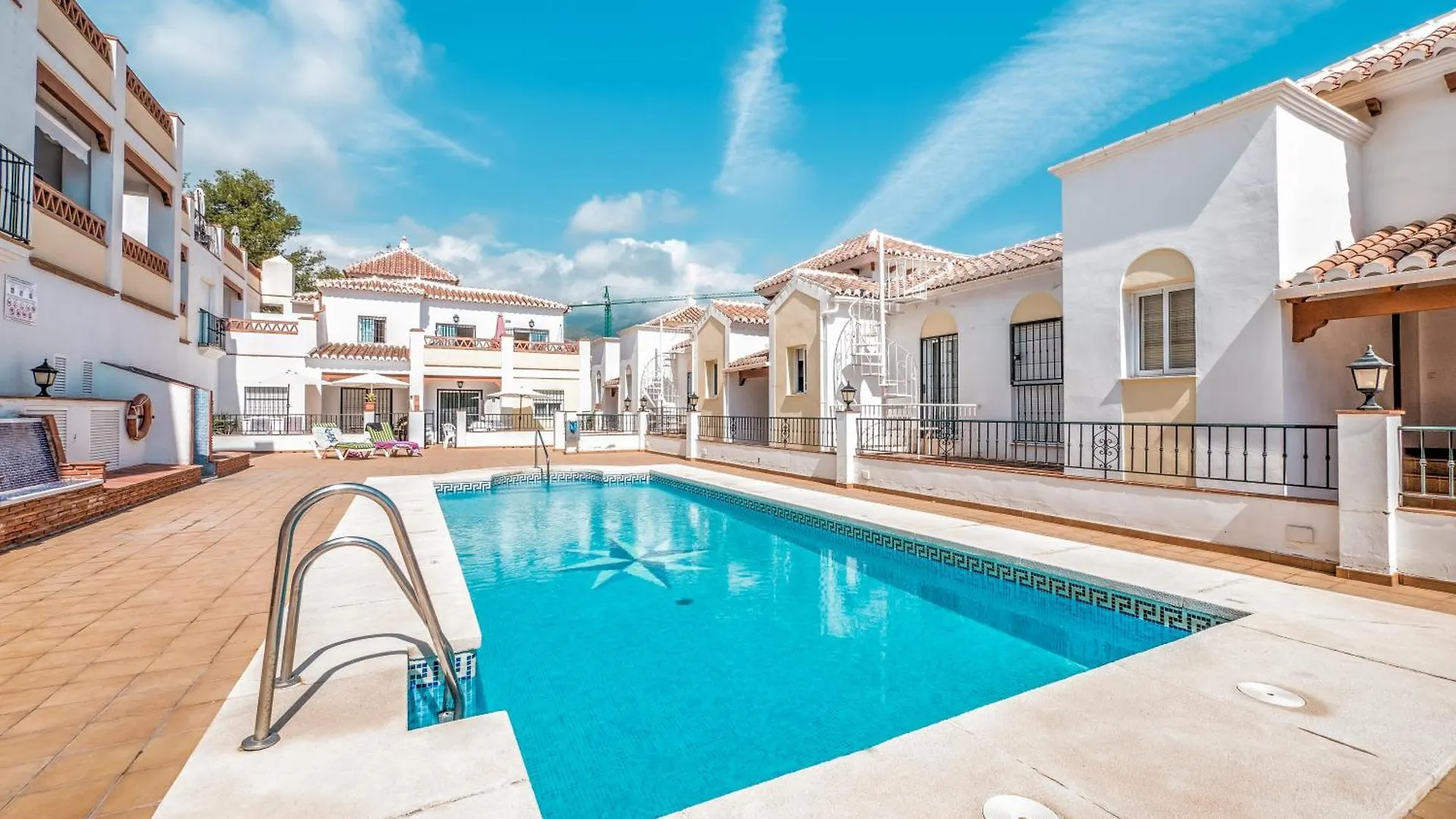 Apartment With Pool Near Burriana Beach, Nerja