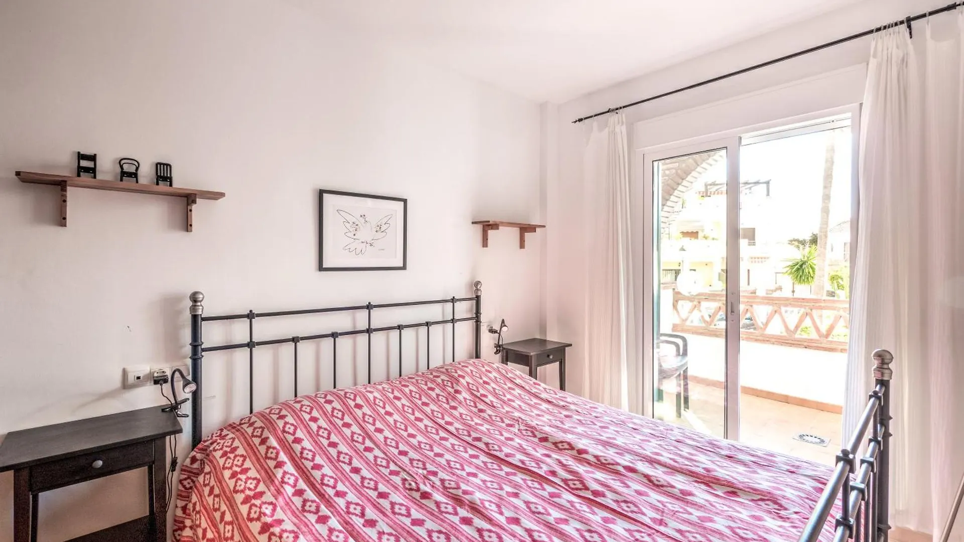 Apartment With Pool Near Burriana Beach, Nerja