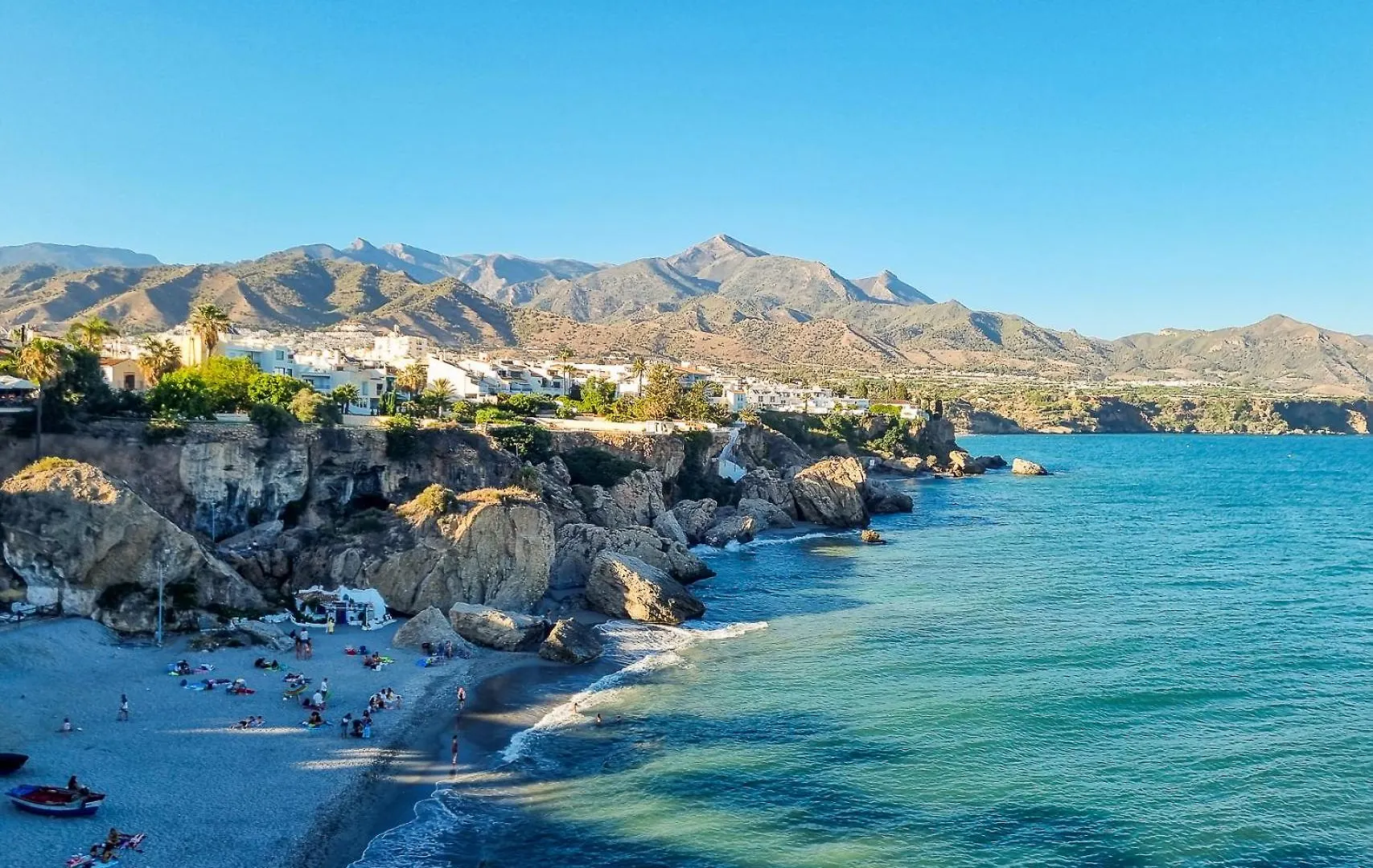 Apartment With Pool Near Burriana Beach, Nerja