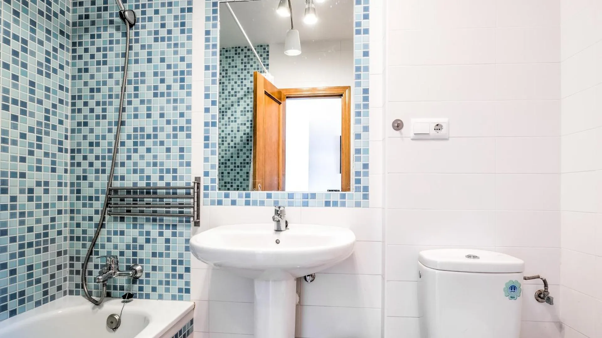 Apartment With Pool Near Burriana Beach, Nerja