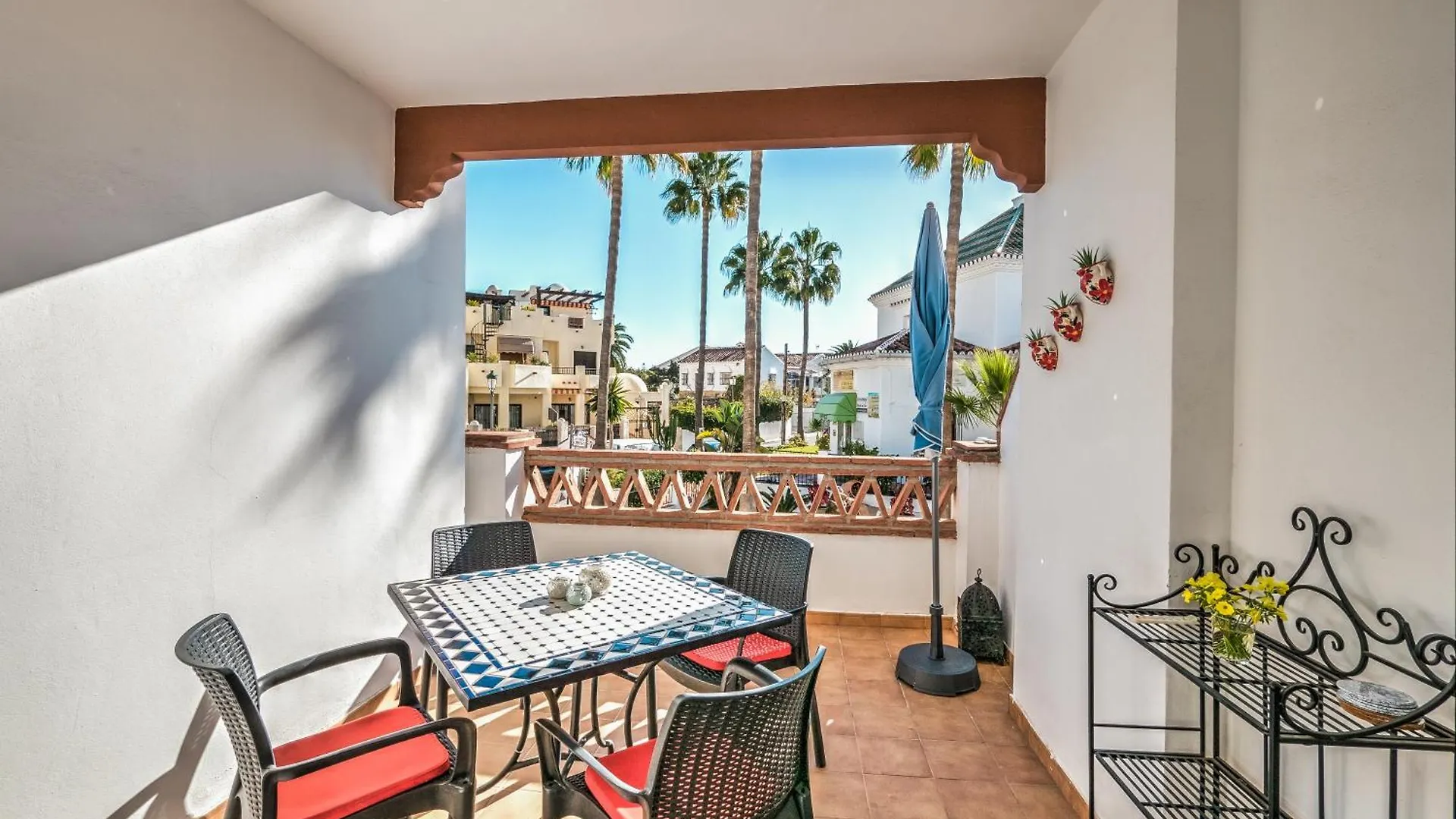 Apartment With Pool Near Burriana Beach, Nerja